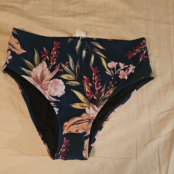 Navy Blue Tankini Top with Floral Bikini Bottom - Picture 6 of 9